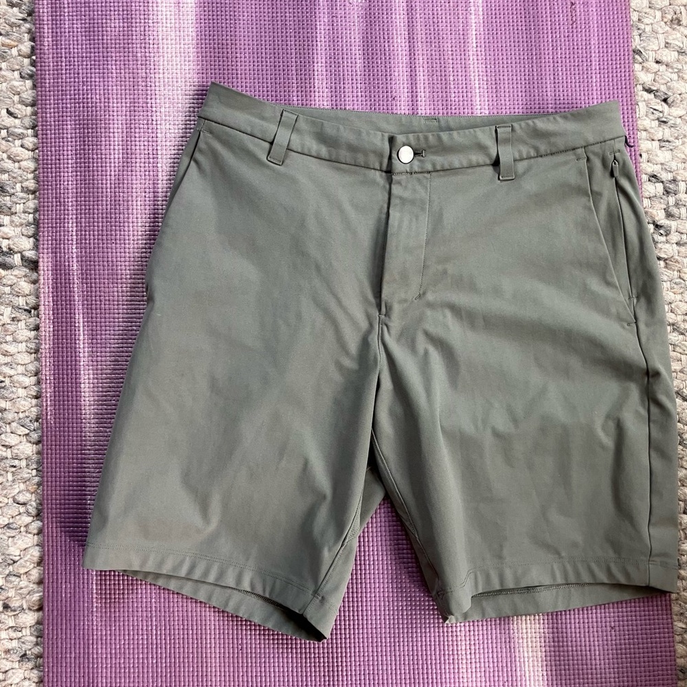 Lululemon men’s ABC shorts 32” x 7” inseam